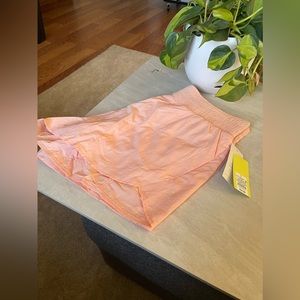 NWT All In Motion Women’s Soft Pink Crinkle Tulip High Rise 3” Shorts